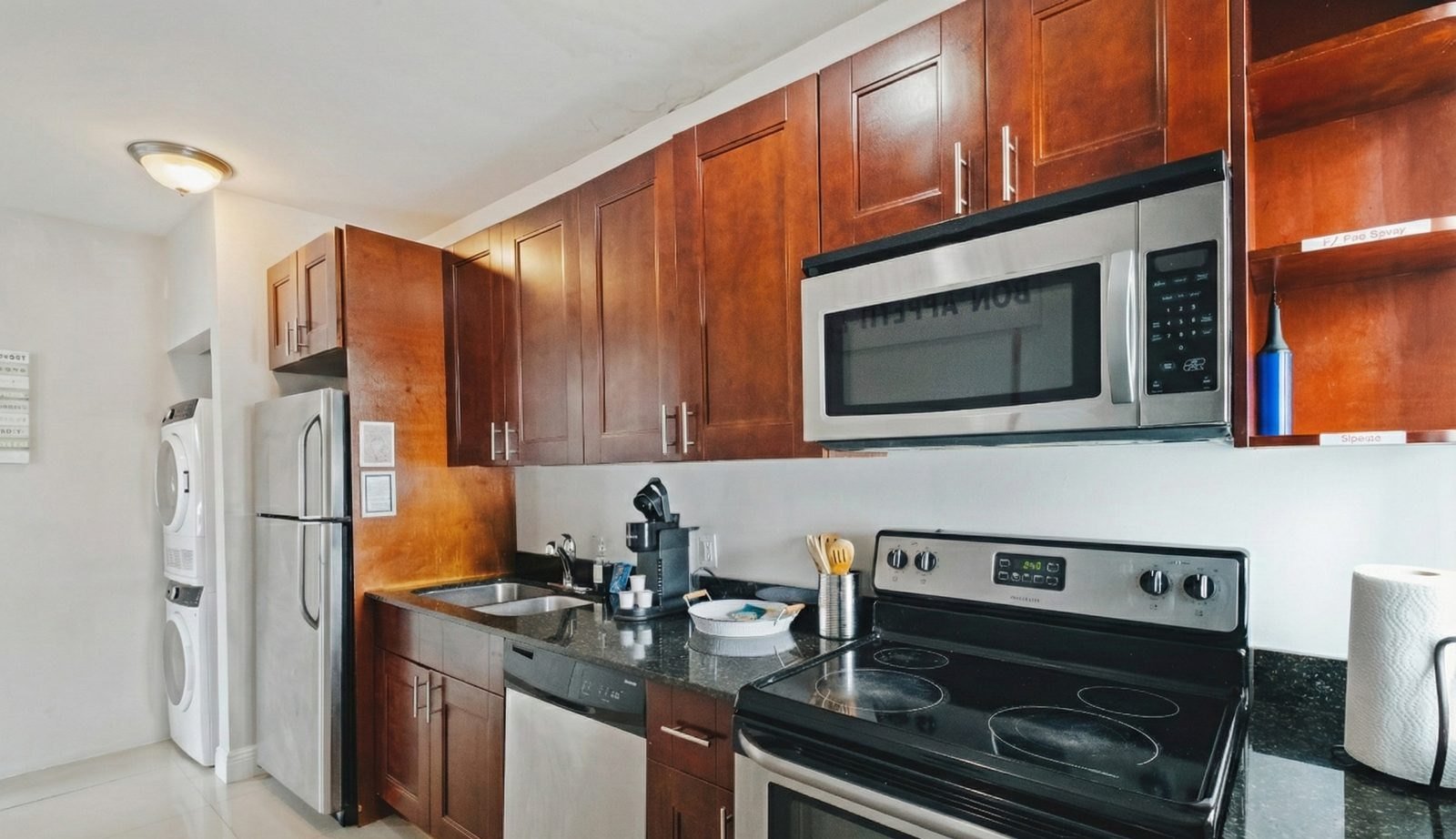 Fully equipped kitchen in the Gallo Suite furnished apartment, Miami